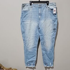 KanCan Light Blue Kurvy Mom Fit with Frayed Hem